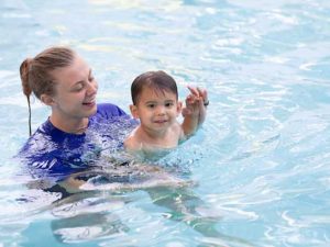 آموزش شنا مادر و کودک
